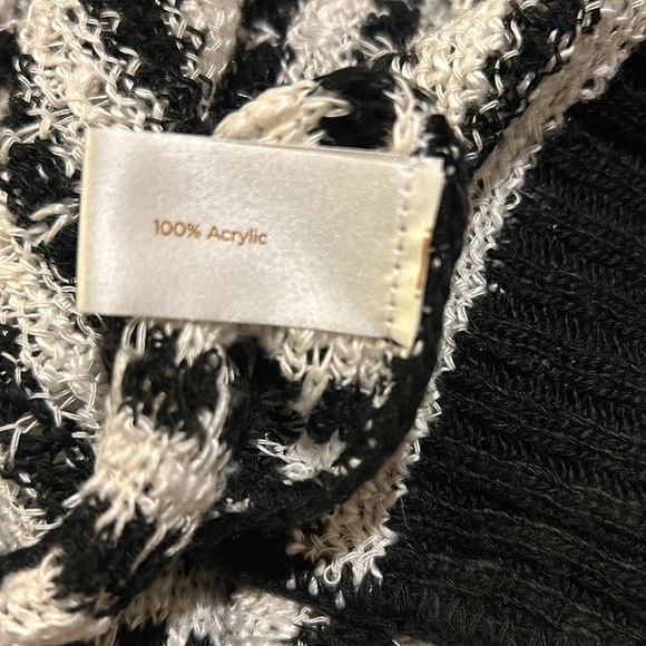 Decree poncho sweater - Picture 4 of 5